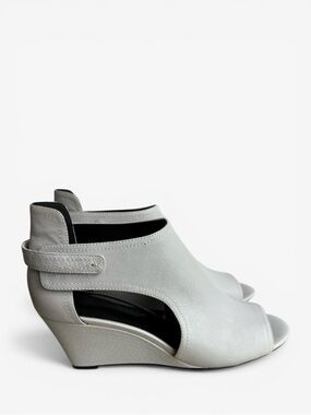 H by Halston Womens Robyn Wedge Sandals 9 M Light Gray Leather Cut Out Open Toe